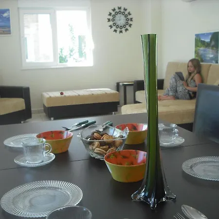 Gorgeous 2 Bed Private Ground Floor In One Of Sides Exclusive Communi * סייד