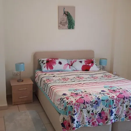 Gorgeous 2 Bed Private Ground Floor In One Of Sides Exclusive Communi דירה *