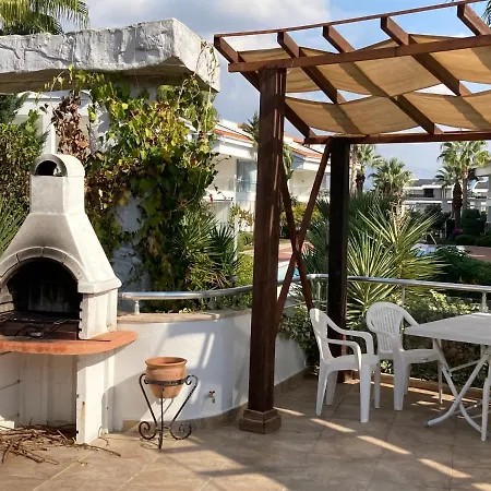 Gorgeous 2 Bed Private Ground Floor In One Of Sides Exclusive Communi דירה סייד