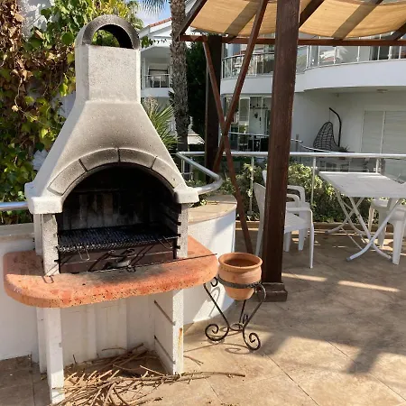 Gorgeous 2 Bed Private Ground Floor In One Of Sides Exclusive Communi דירה *